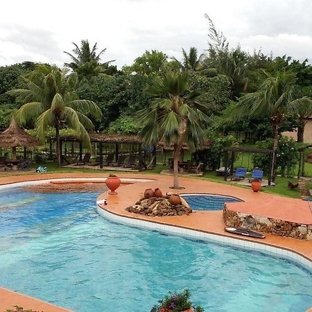 Afrikiko River Front Resort Akosombo Екстериор снимка