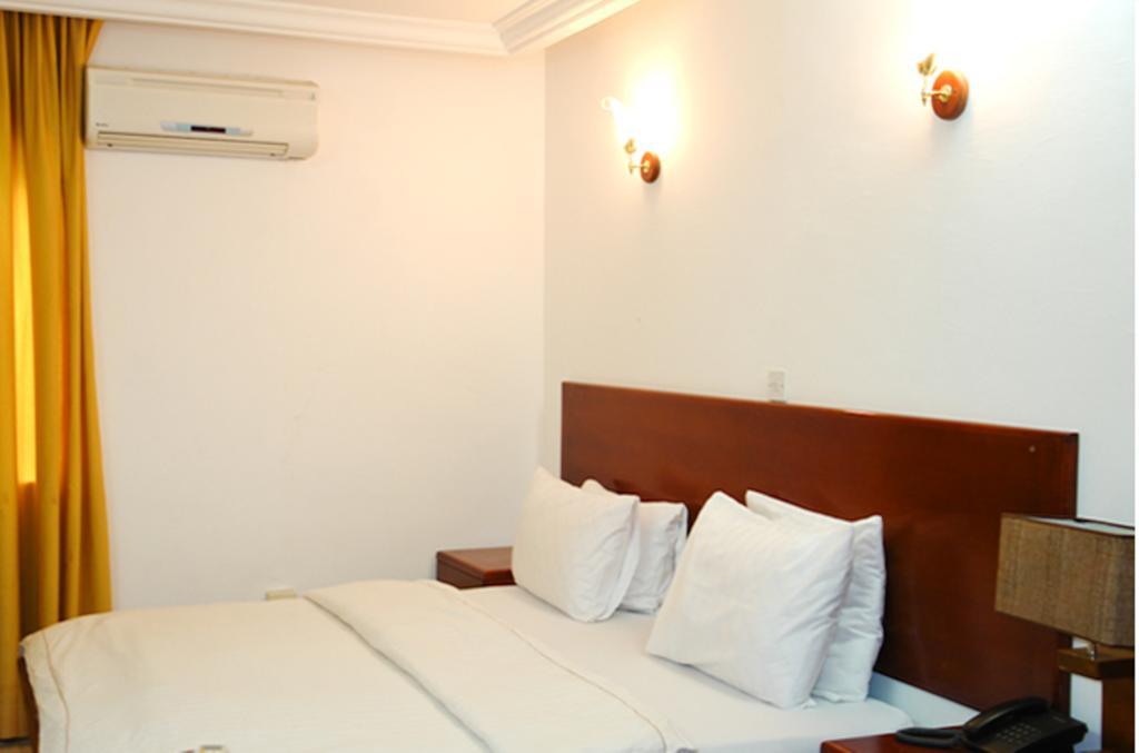 Afrikiko River Front Resort Akosombo Стая снимка