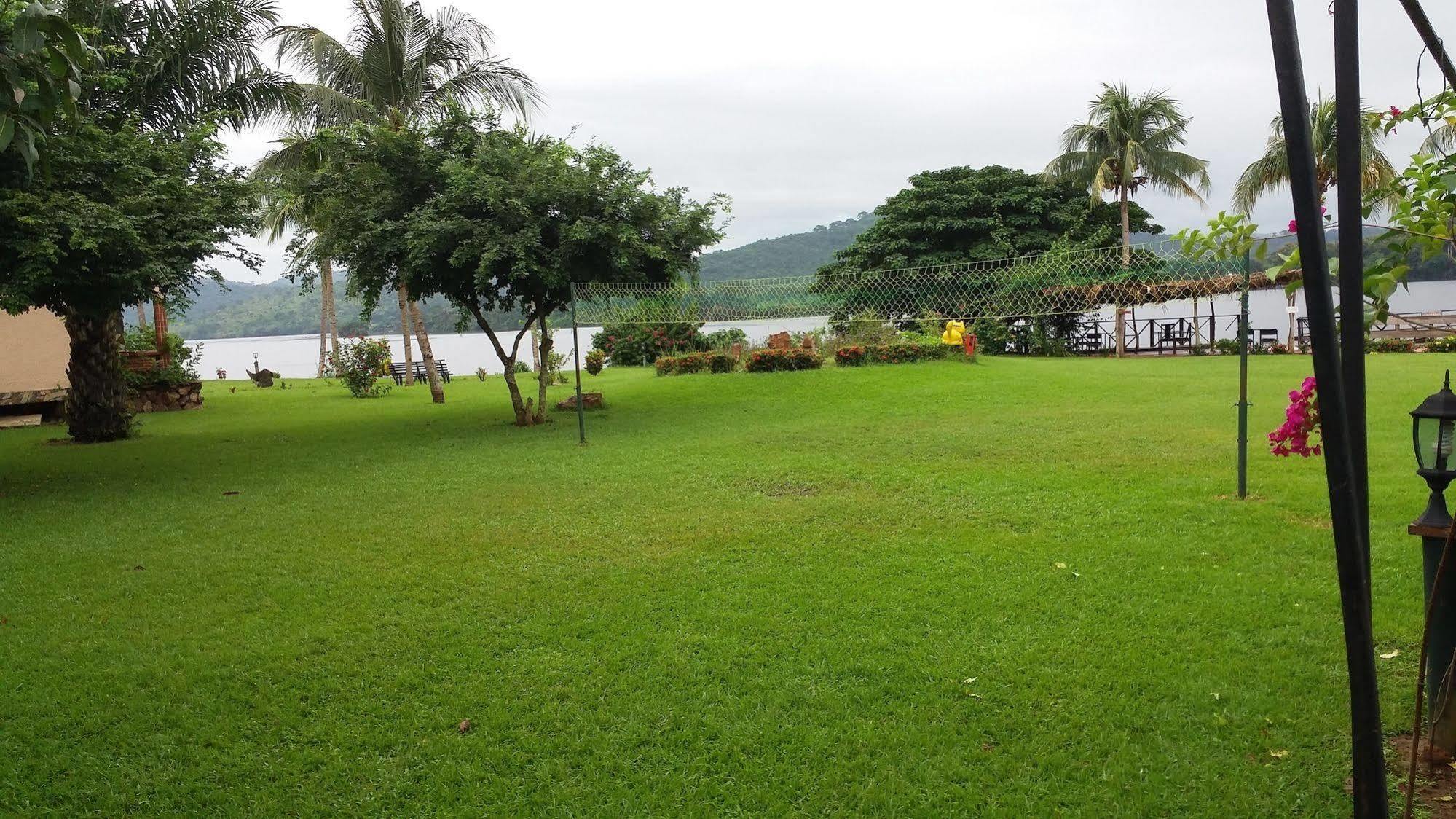 Afrikiko River Front Resort Akosombo Екстериор снимка
