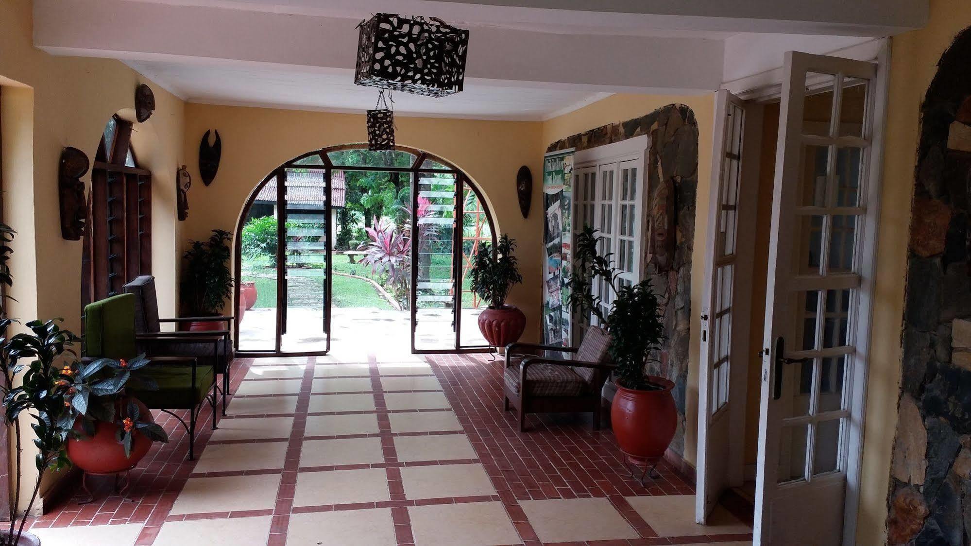 Afrikiko River Front Resort Akosombo Екстериор снимка