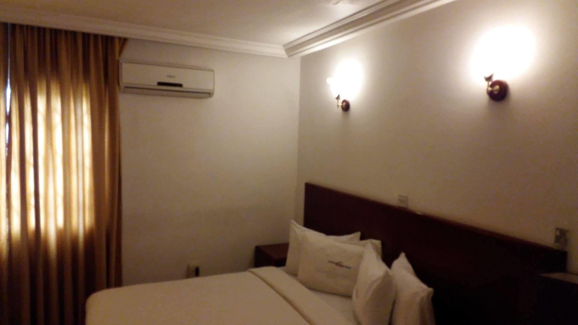Afrikiko River Front Resort Akosombo Екстериор снимка