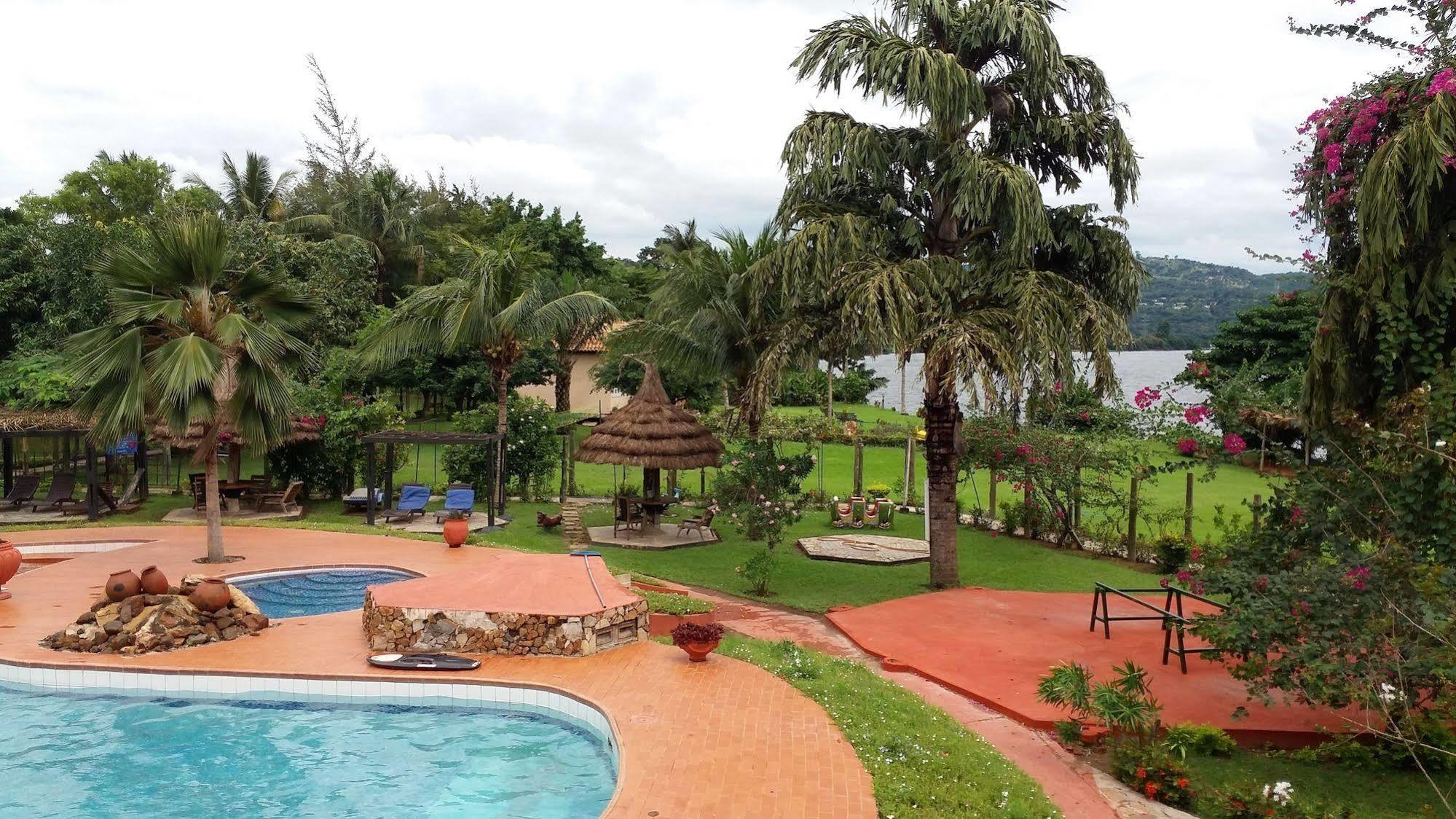 Afrikiko River Front Resort Akosombo Екстериор снимка