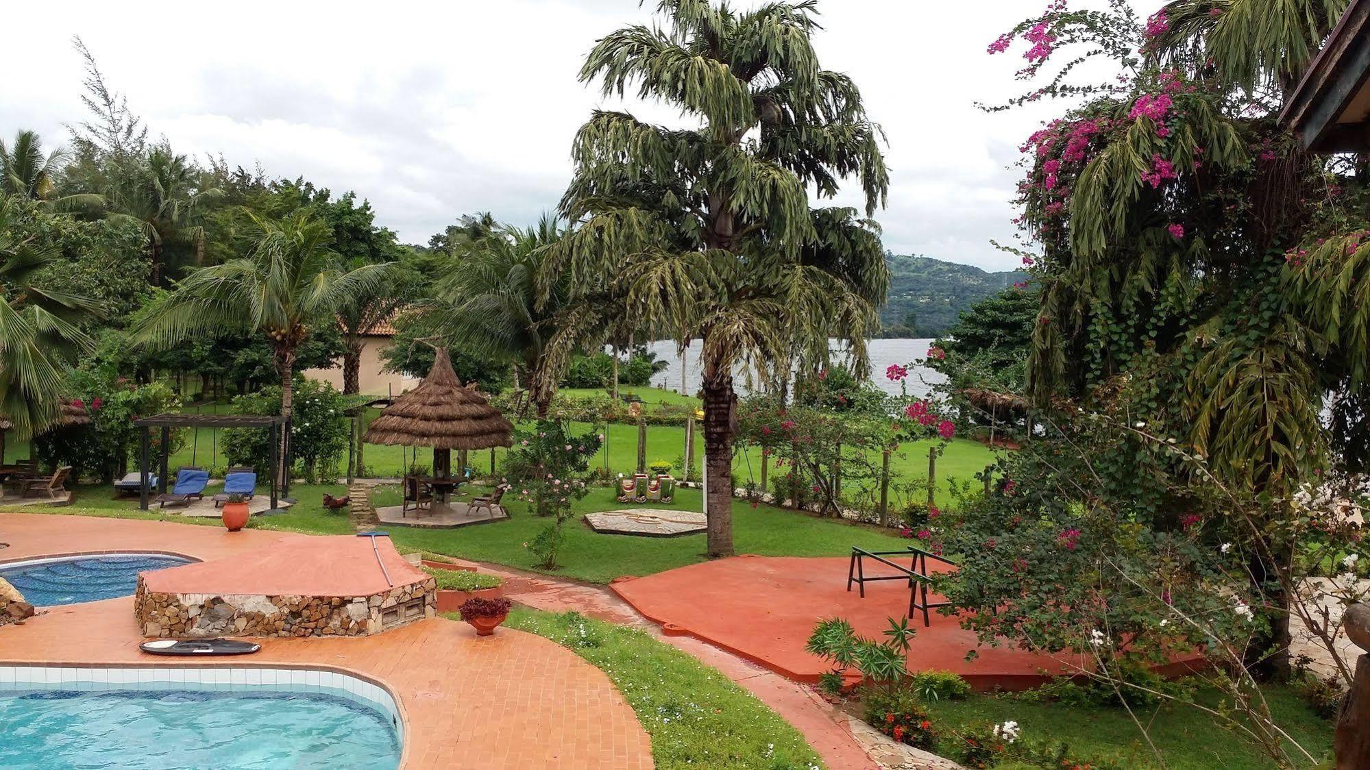 Afrikiko River Front Resort Akosombo Екстериор снимка
