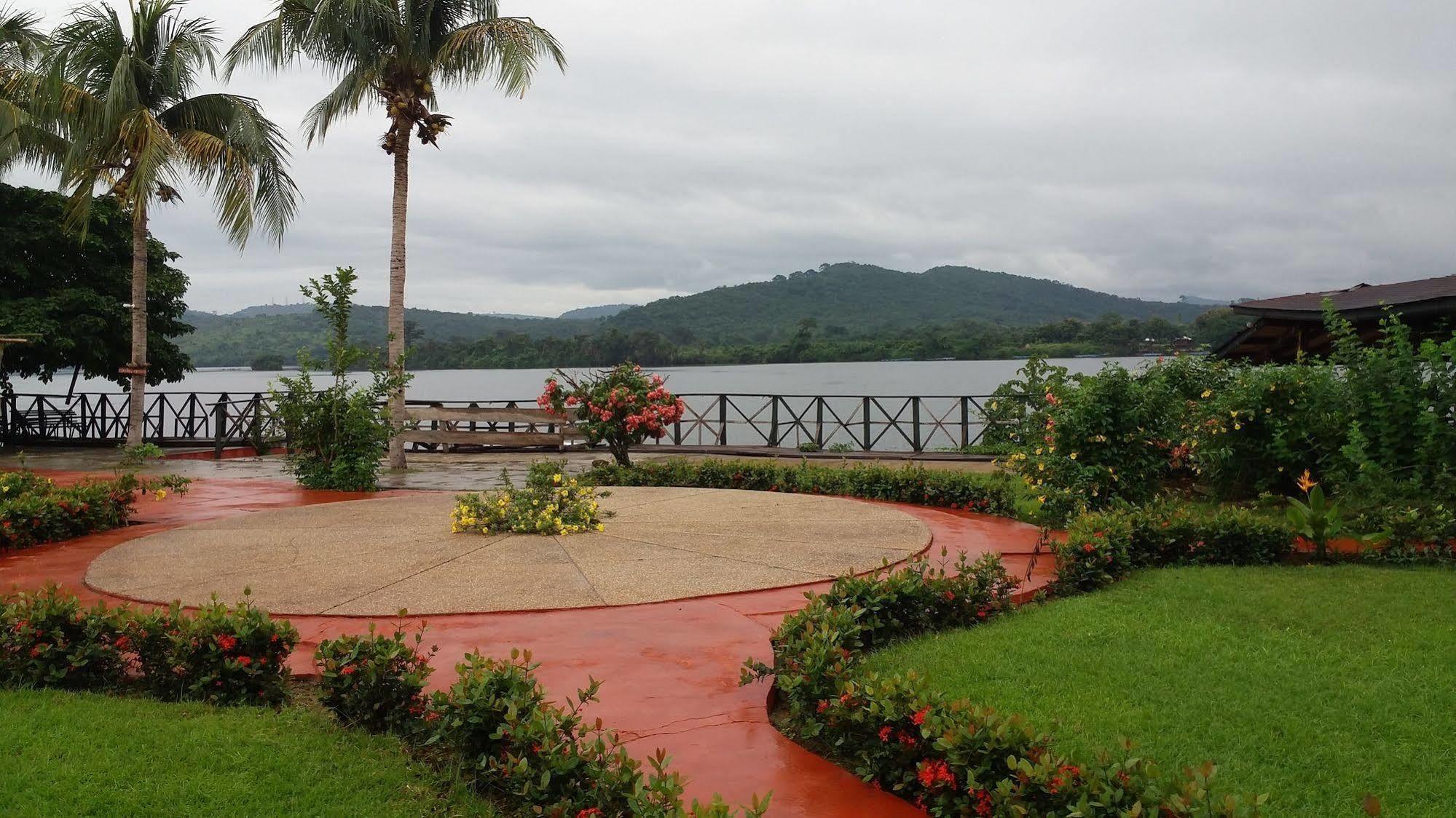 Afrikiko River Front Resort Akosombo Екстериор снимка
