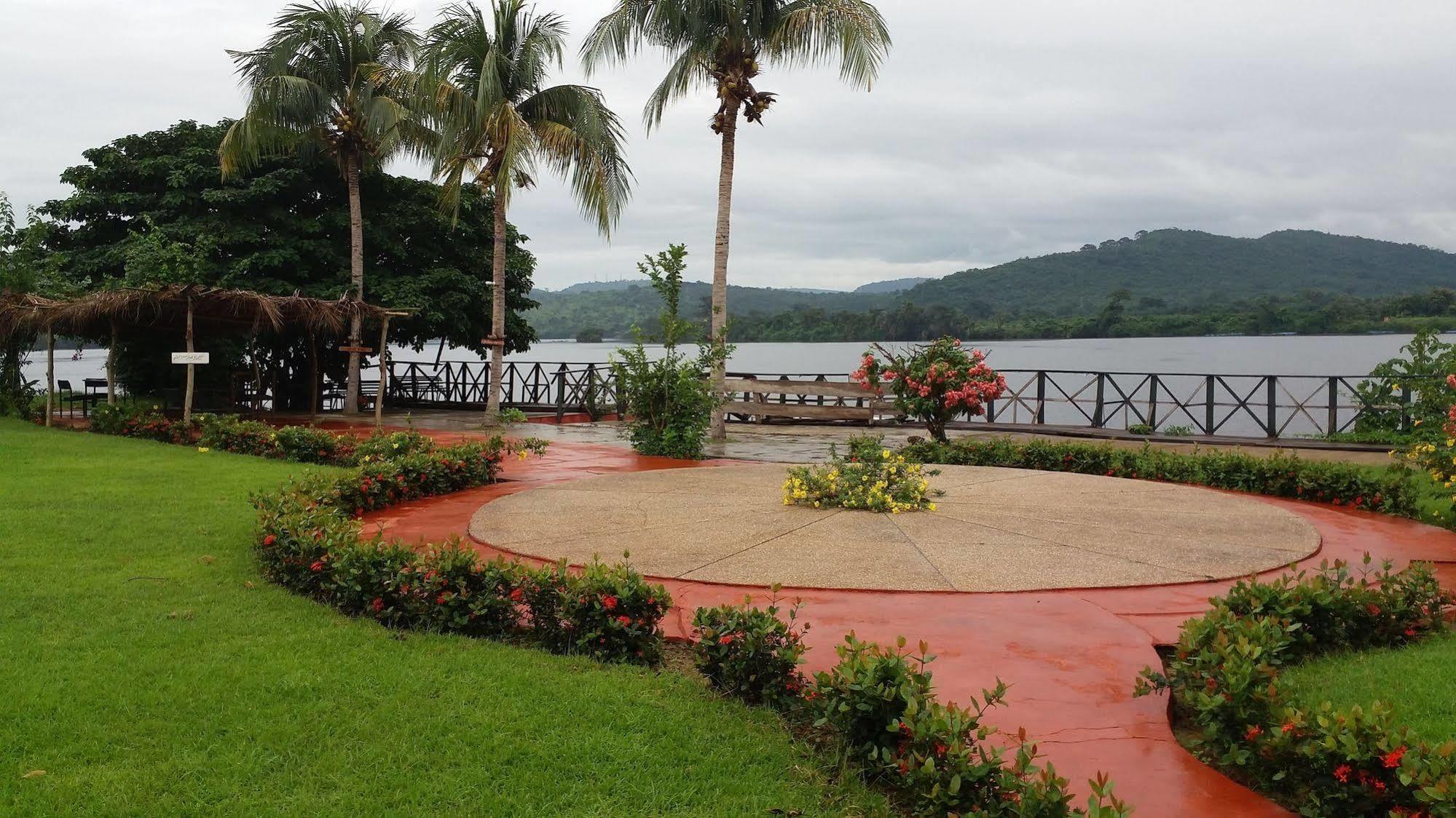 Afrikiko River Front Resort Akosombo Екстериор снимка